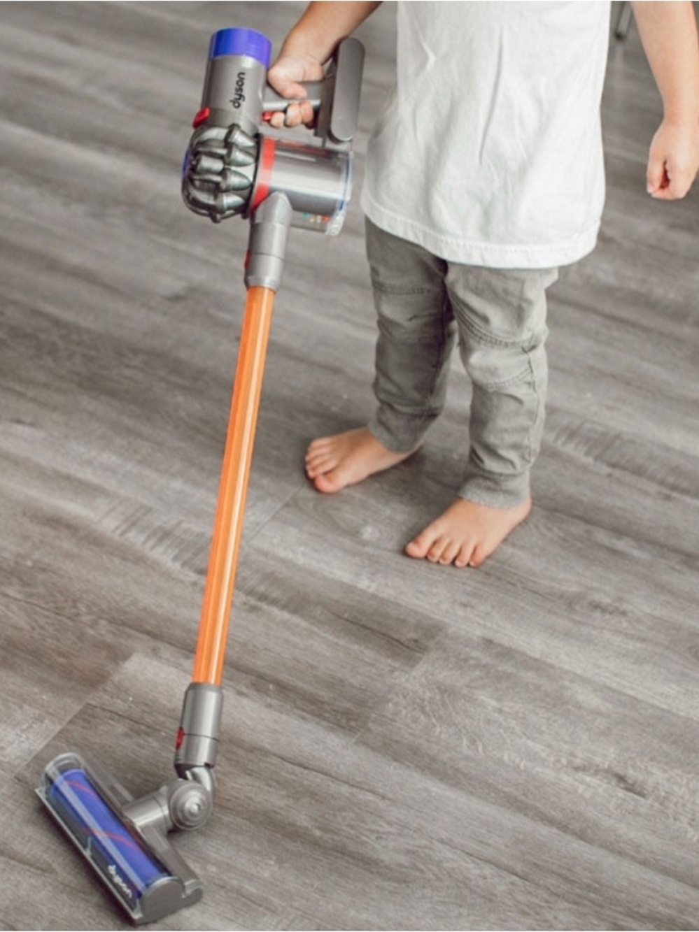 Casdon Dyson cord free vacuum toy